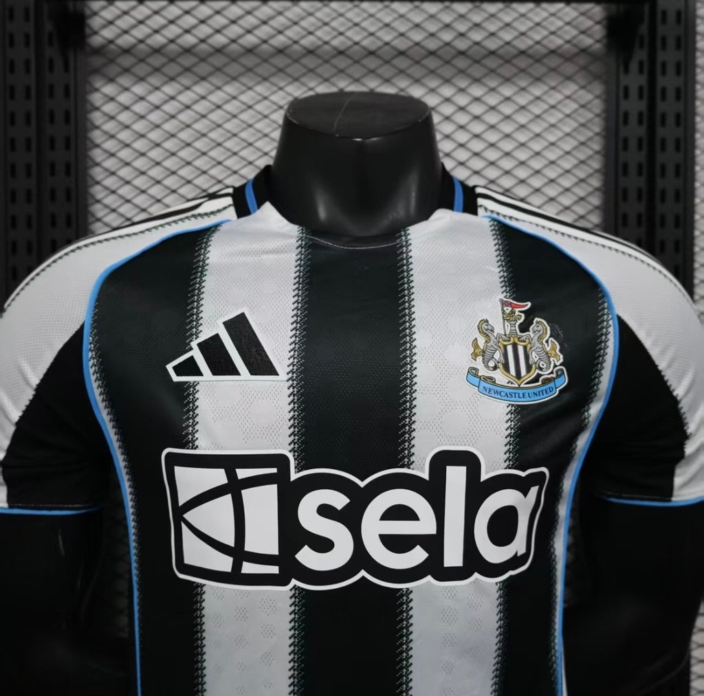 Maillot Newcastle United Domicile Noir & Blanc 2025/2026 – Version Player