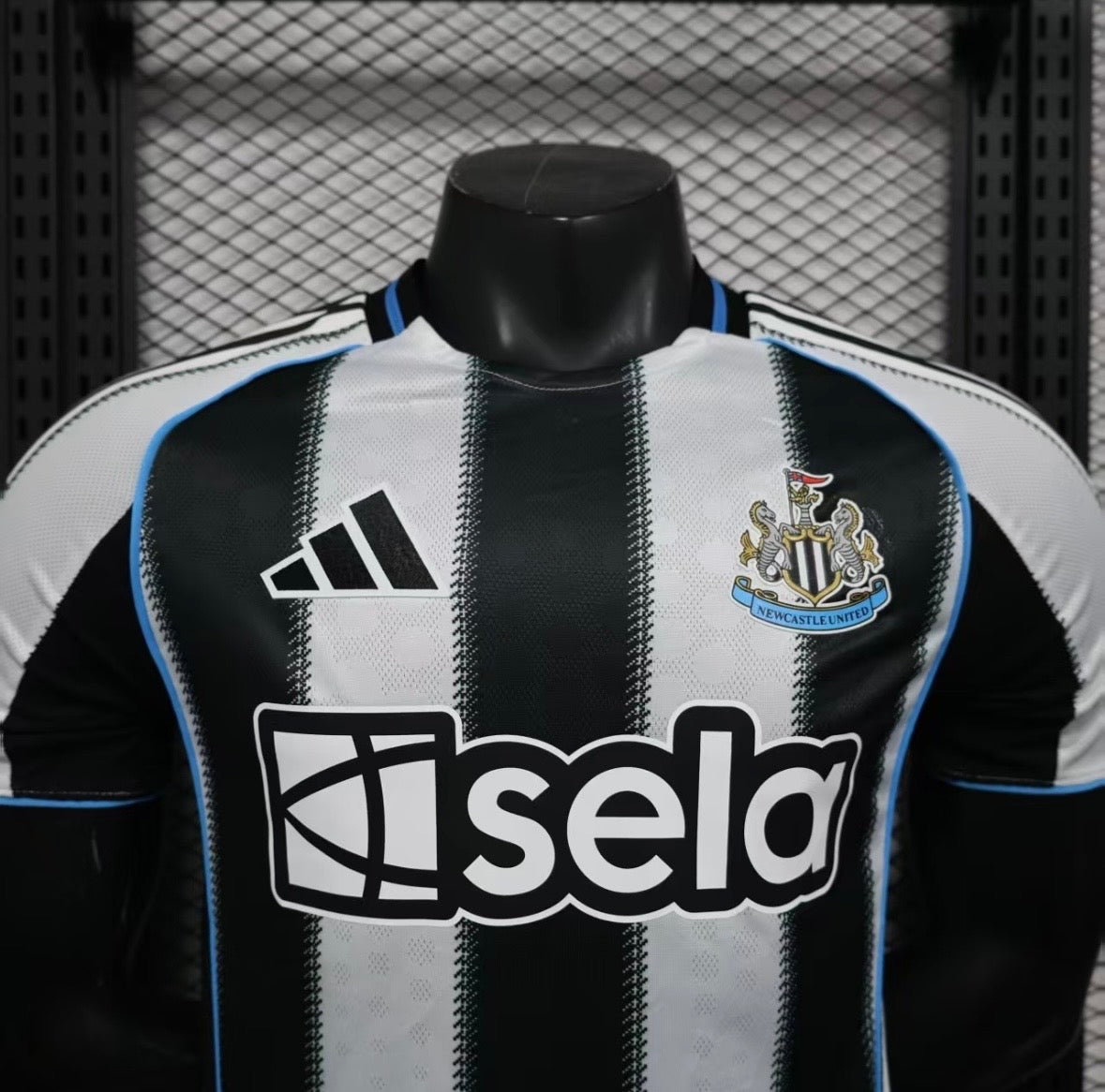 Maillot Newcastle United Domicile Noir & Blanc 2025/2026 – Version Player