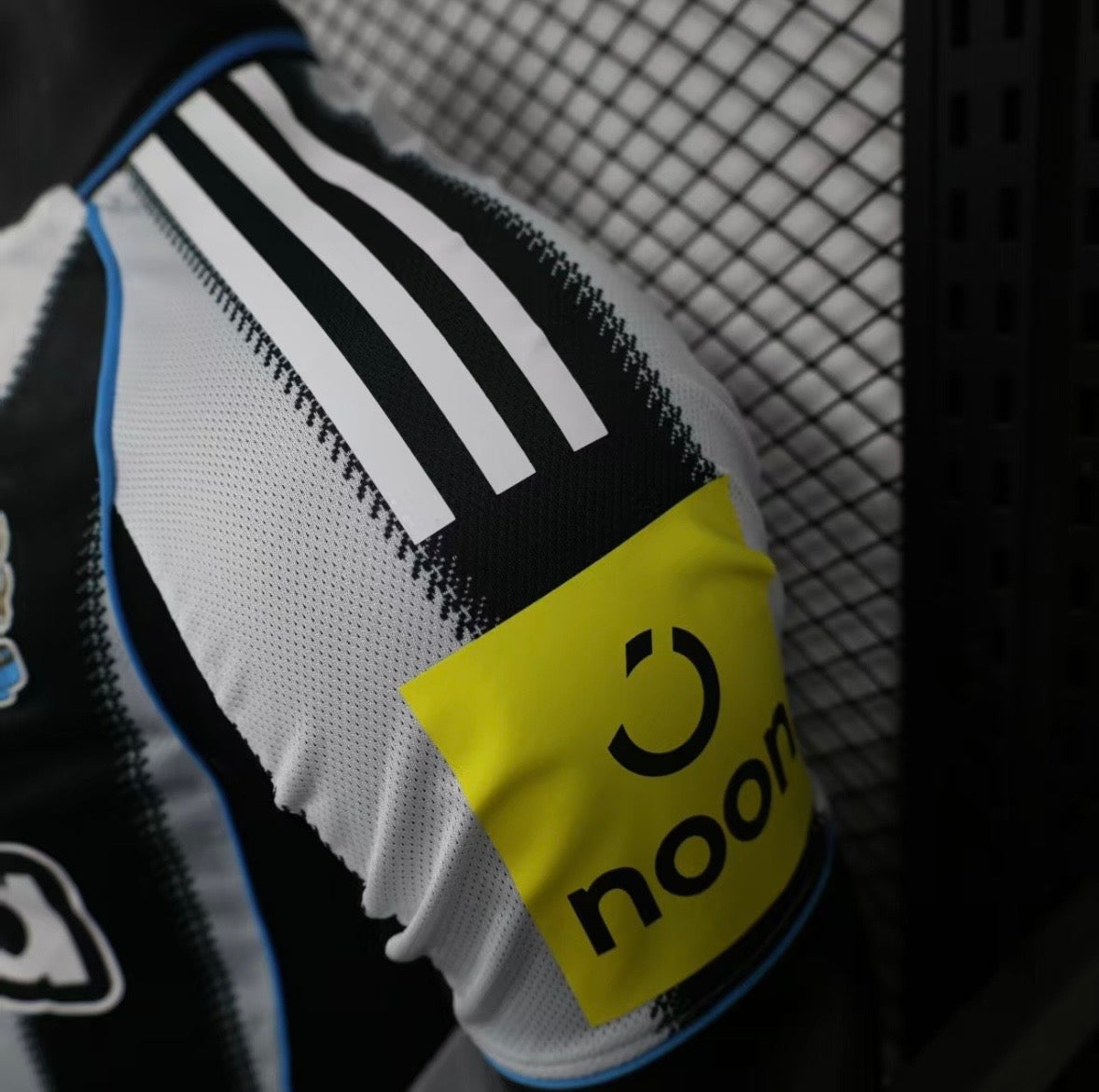 Maillot Newcastle United Domicile Noir & Blanc 2025/2026 – Version Player