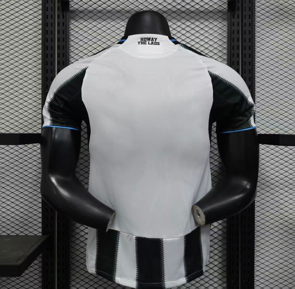 Maillot Newcastle United Domicile Noir & Blanc 2025/2026 – Version Player